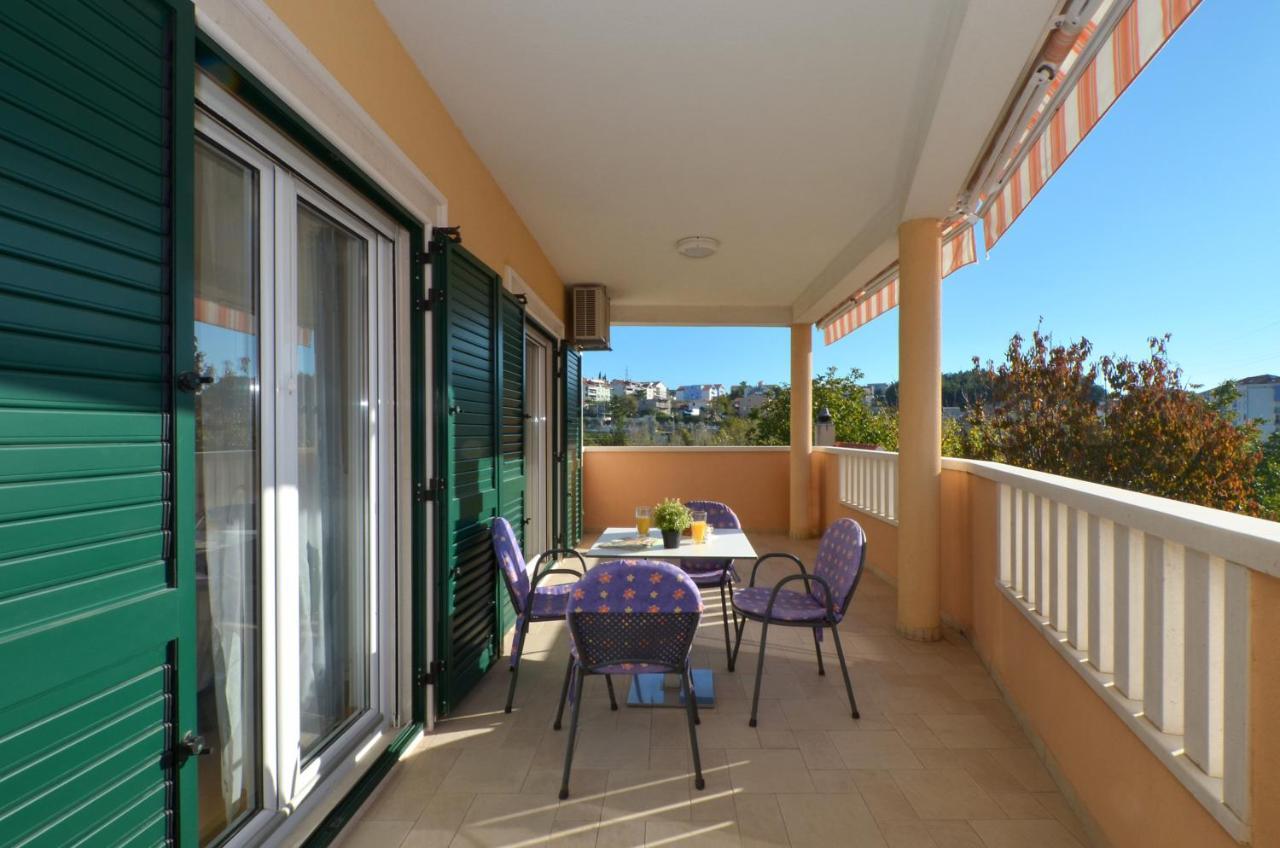 Apartmani Adela Solin Exteriör bild