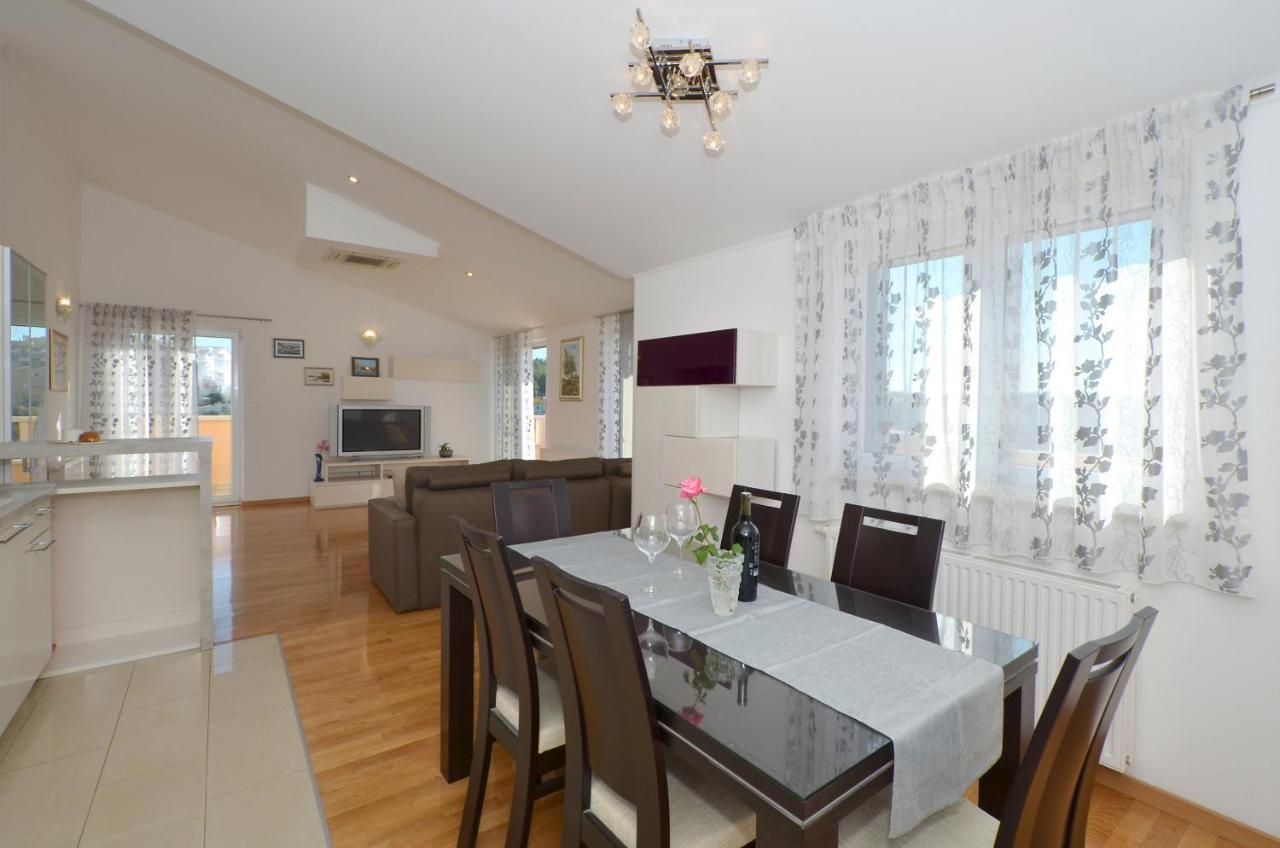 Apartmani Adela Solin Exteriör bild