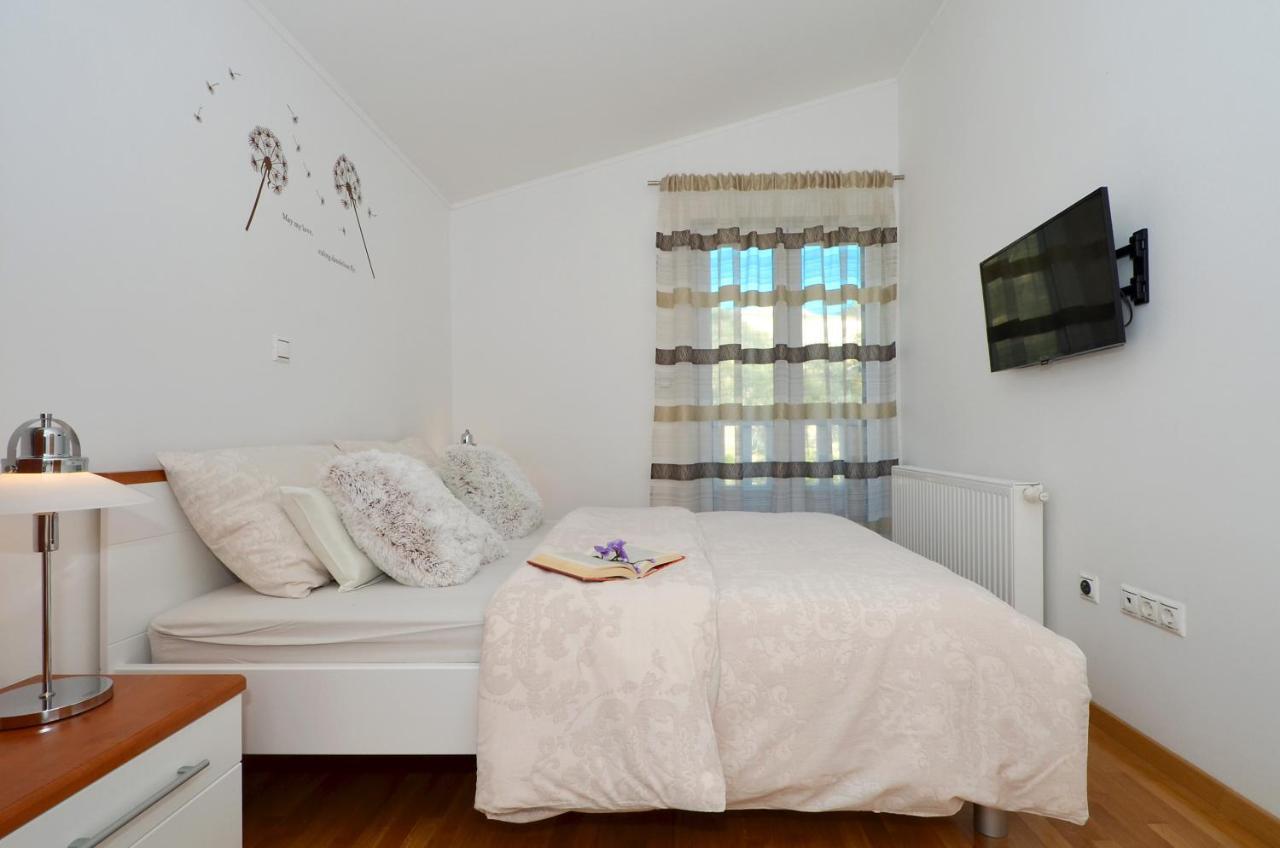 Apartmani Adela Solin Exteriör bild
