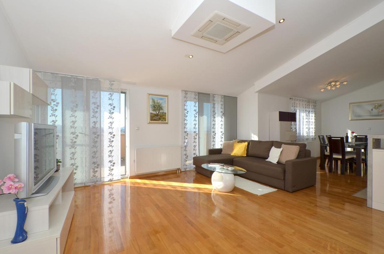 Apartmani Adela Solin Exteriör bild