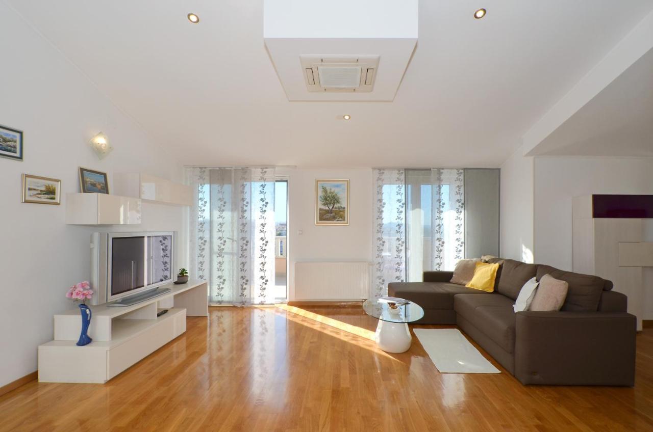 Apartmani Adela Solin Exteriör bild