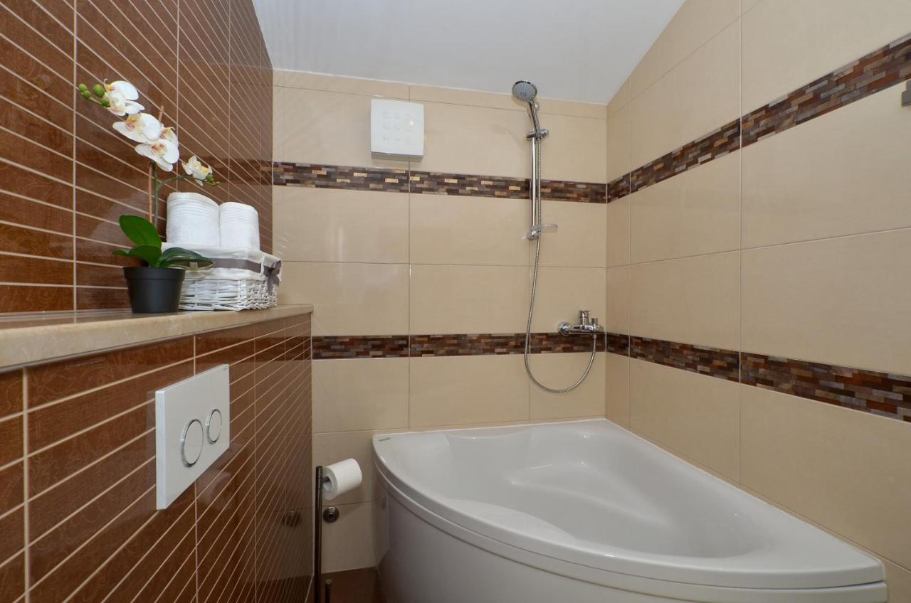 Apartmani Adela Solin Exteriör bild