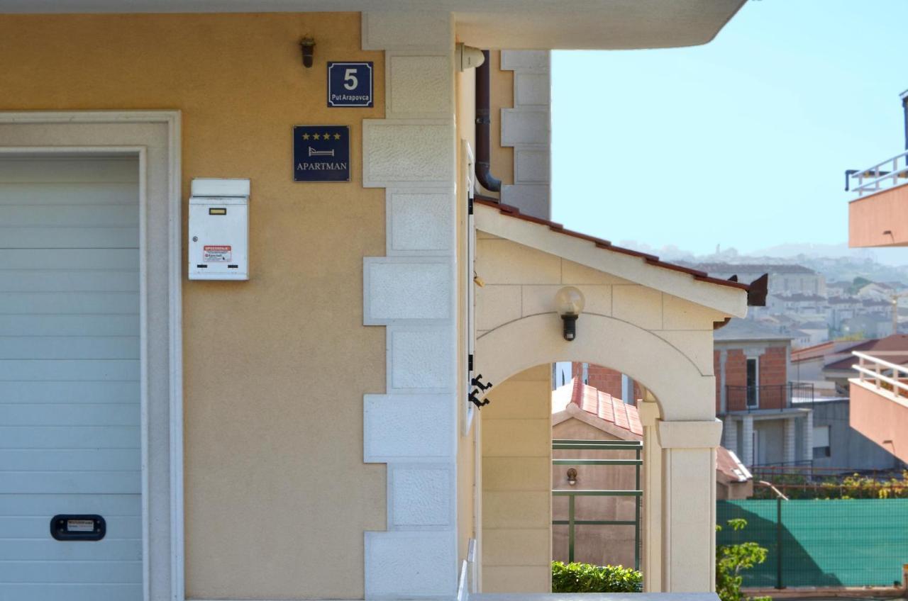 Apartmani Adela Solin Exteriör bild