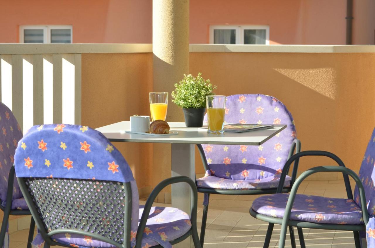 Apartmani Adela Solin Exteriör bild