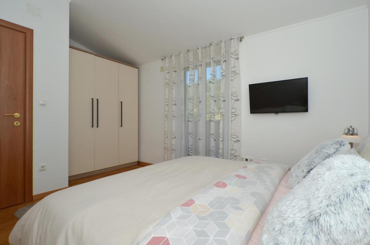 Apartmani Adela Solin Exteriör bild